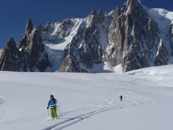 Descente de la Vallée Blanche à skis avec un guide