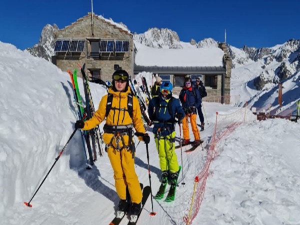 Descente de la Vallée Blanche à skis avec un guide