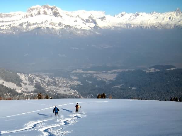 Ski hors-piste : formation découverte perfectionnement avec un guide
