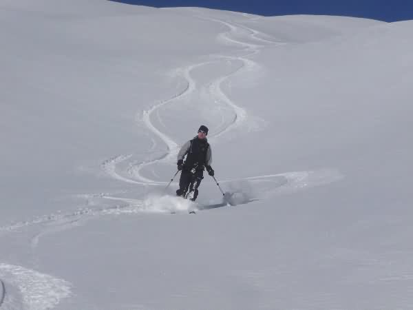 Ski hors-piste : formation découverte perfectionnement avec un guide