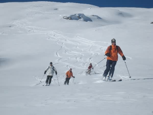 Ski hors-piste : formation découverte perfectionnement avec un guide