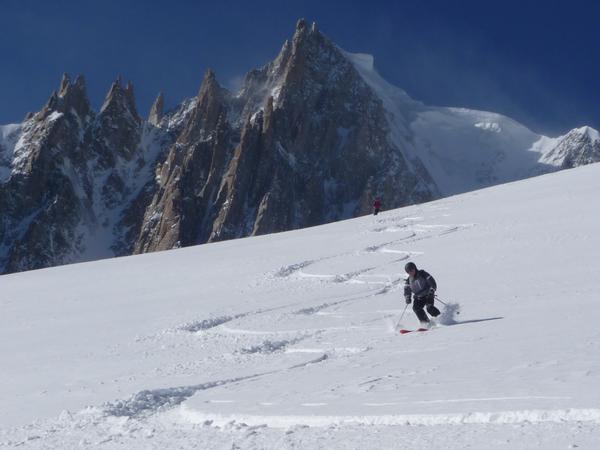 La vallée Blanche à skis autrement en dormant en refuge