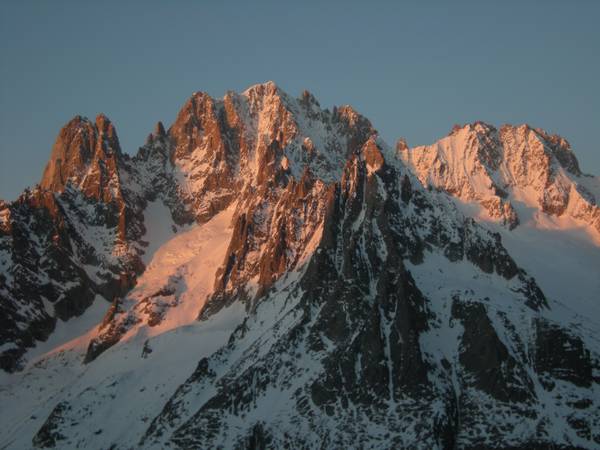 La vallée Blanche à skis autrement en dormant en refuge
