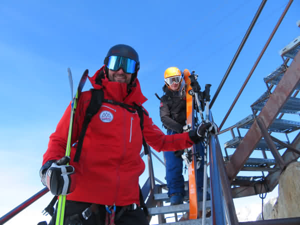 Descente de la Vallée Blanche à skis avec un guide depuis le Skyway