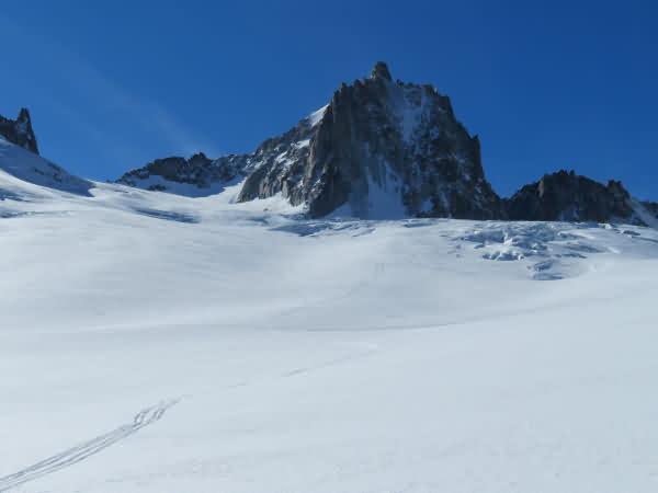 Descente de la Vallée Blanche à skis avec un guide depuis le Skyway